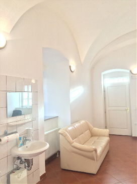 Vojašniška ulica 12, 2000 Maribor
